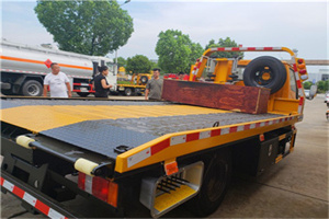 泰山附近拖车电话号码服务